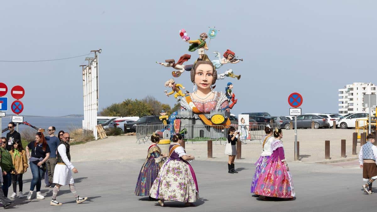 Sant Antoni celebrates its fallas 2025 this weekend