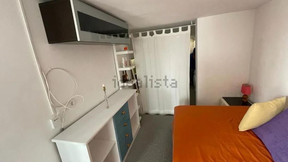 For sale a very cheap studio… to speculate with housing