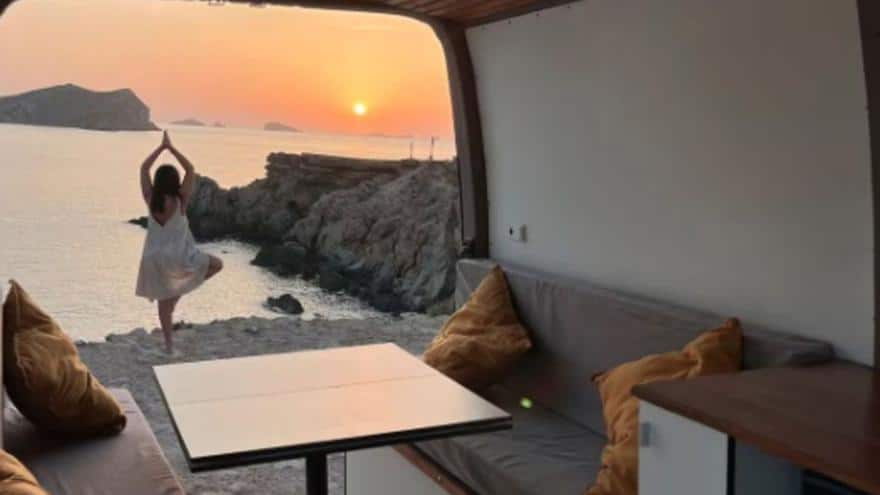Illegal ads on Airbnb in Ibiza: vans “with mattress” for “camping in nature”