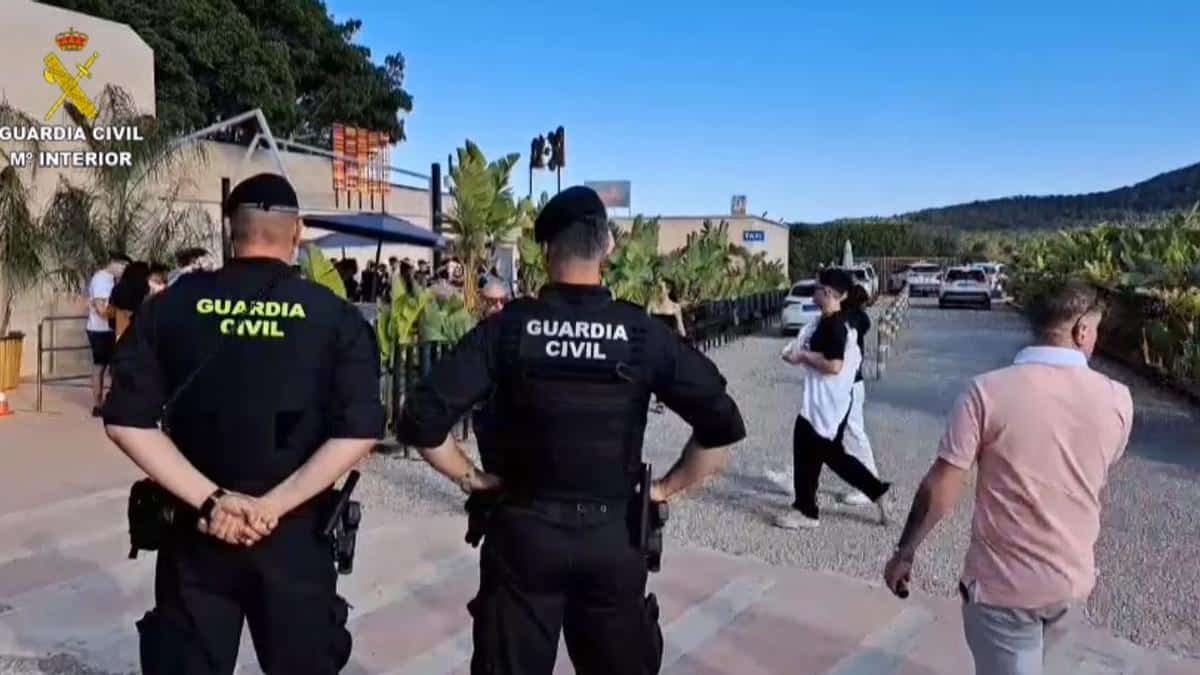 Eight arrests and 76 complaints in the weekend of the ‘openings’ of the discotheques in Ibiza