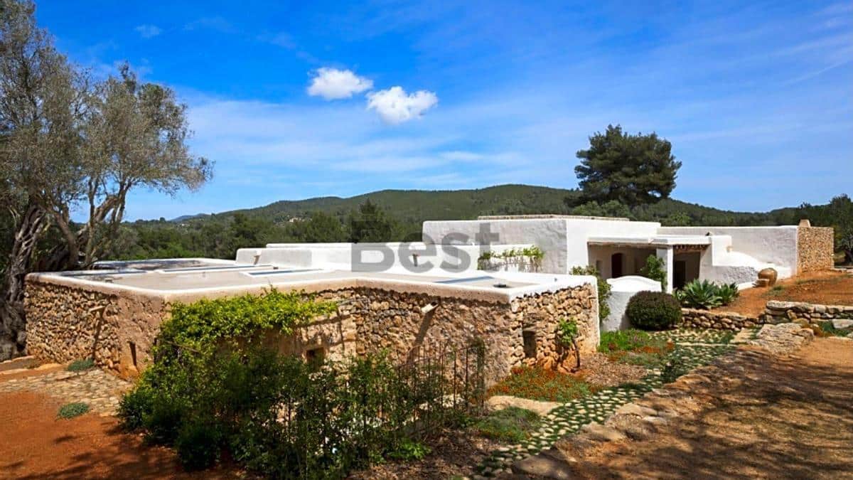 For sale a 300 year old farmhouse with tourist license in Ibiza