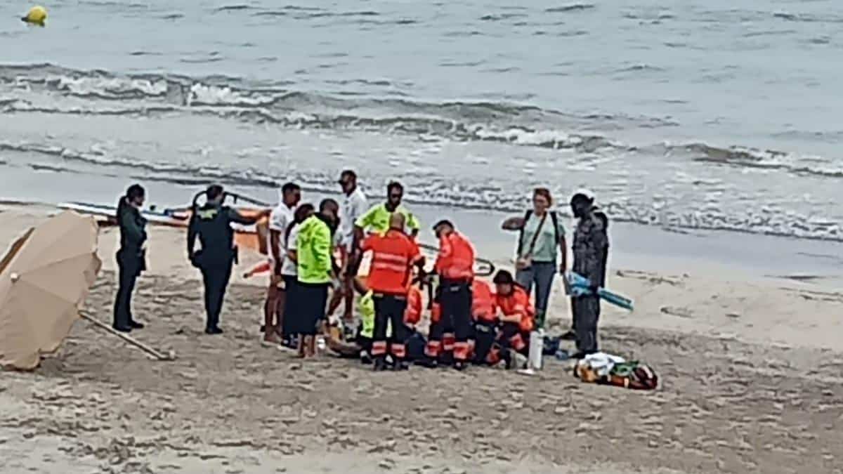 Tourist in serious condition after suffering cardiopulmonary arrest on a beach in Ibiza