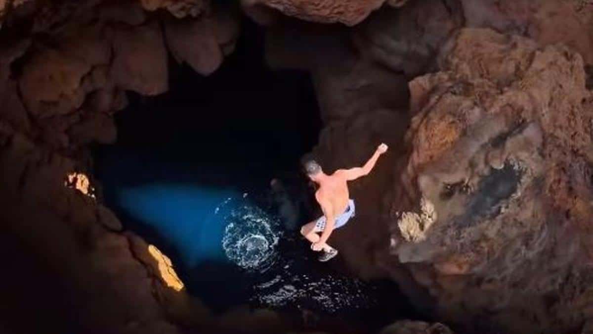 A French athlete risks his life jumping into the cave s’Ullal de na Coloms