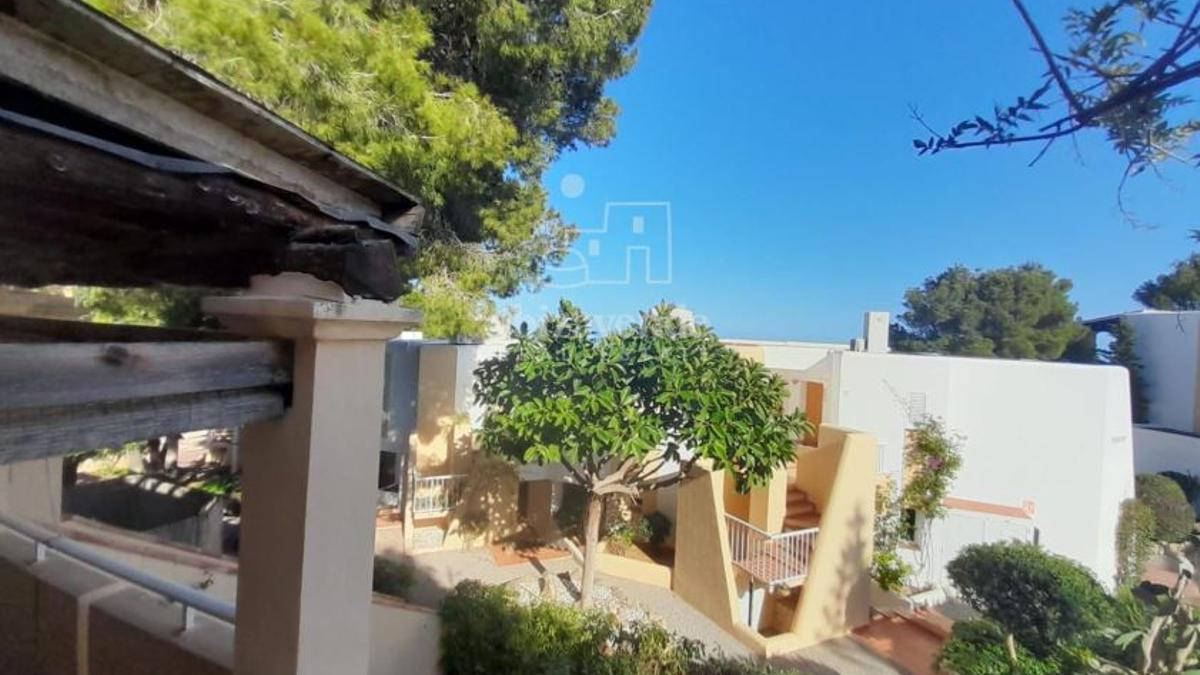 Opportunity in Ibiza: for sale an apartment in Cala Llenya