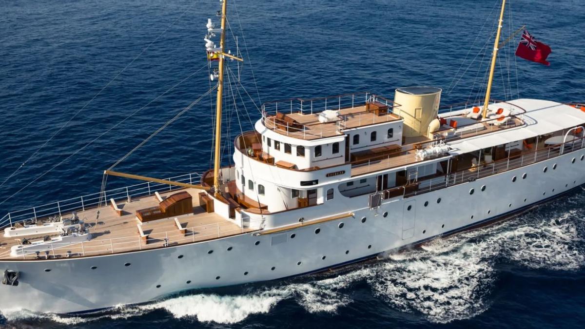 The ‘Shemara’, a ship that served the British Royal Navy and later hosted some crazy parties, docks in Ibiza