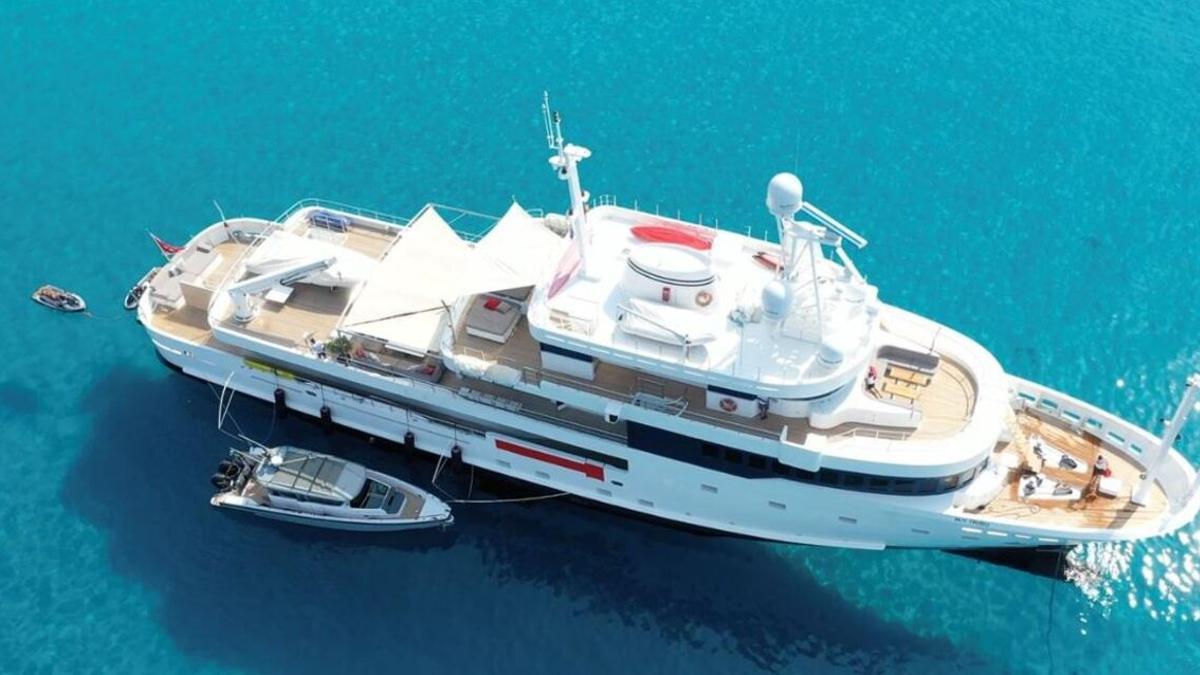 Luciano Benetton’s former luxury yacht arrives in Ibiza: the beginning of the fashion brand’s end