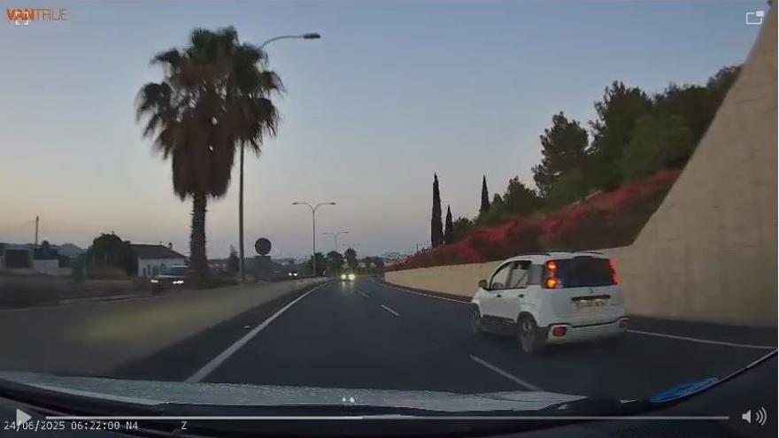 Video. A cab and two cars dodge an oncoming car on the Sant Antoni road