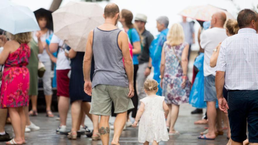 when will it rain and temperatures drop in Ibiza?