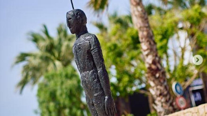 Tourist arrested for kicking and smashing a 300,000 euro statue in Ibiza
