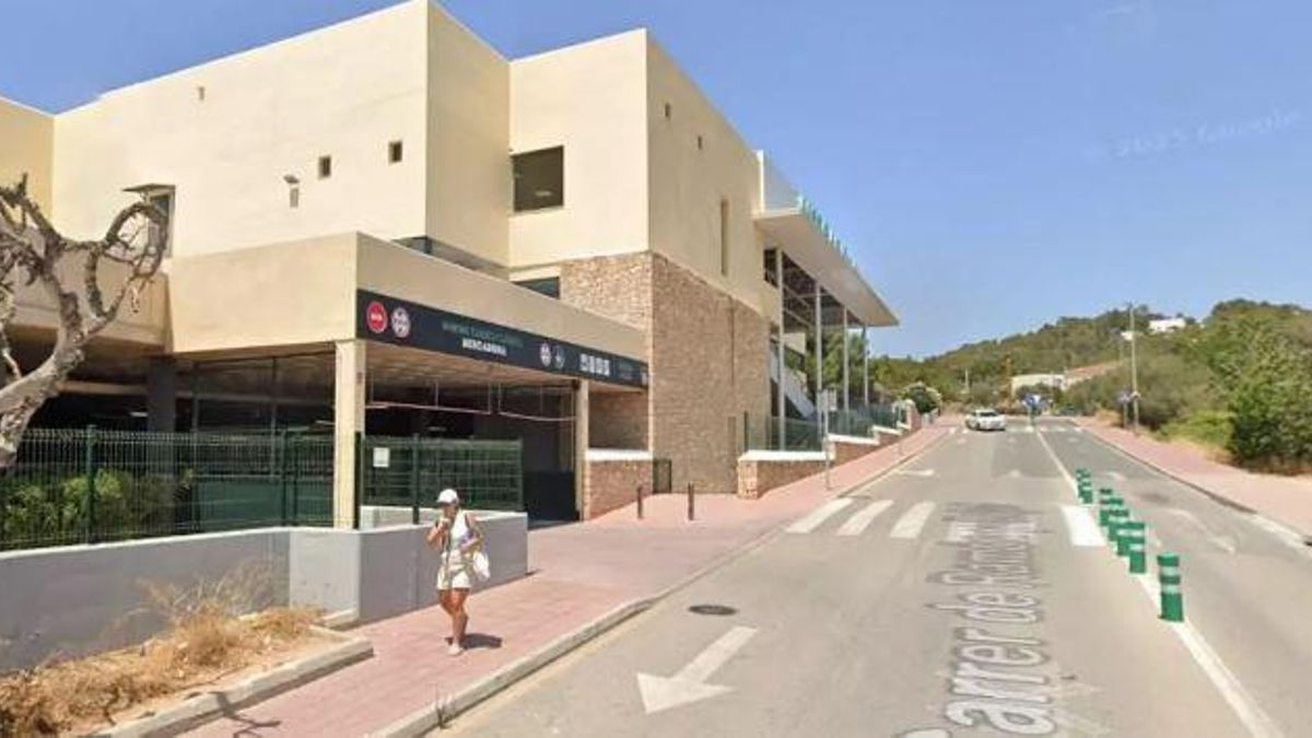 Young man dies after falling from a supermarket in Sant Antoni