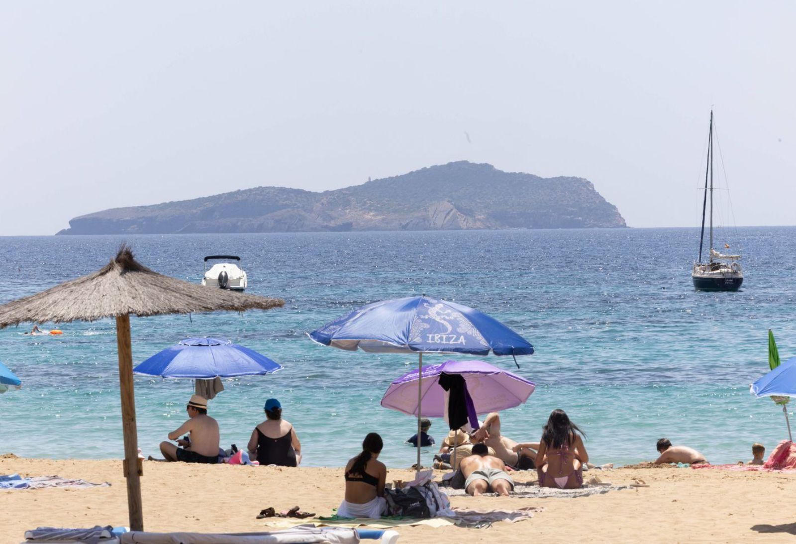 He pays 8,000 euros for a villa in Ibiza and the answer doesn’t take long: “It seems cheap to me. I paid a thousand euros in Menorca for an apartment”