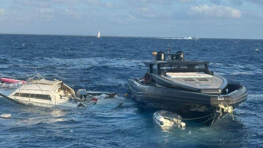 One serious injury after the head-on collision of a motorboat and a catamaran in Ibiza