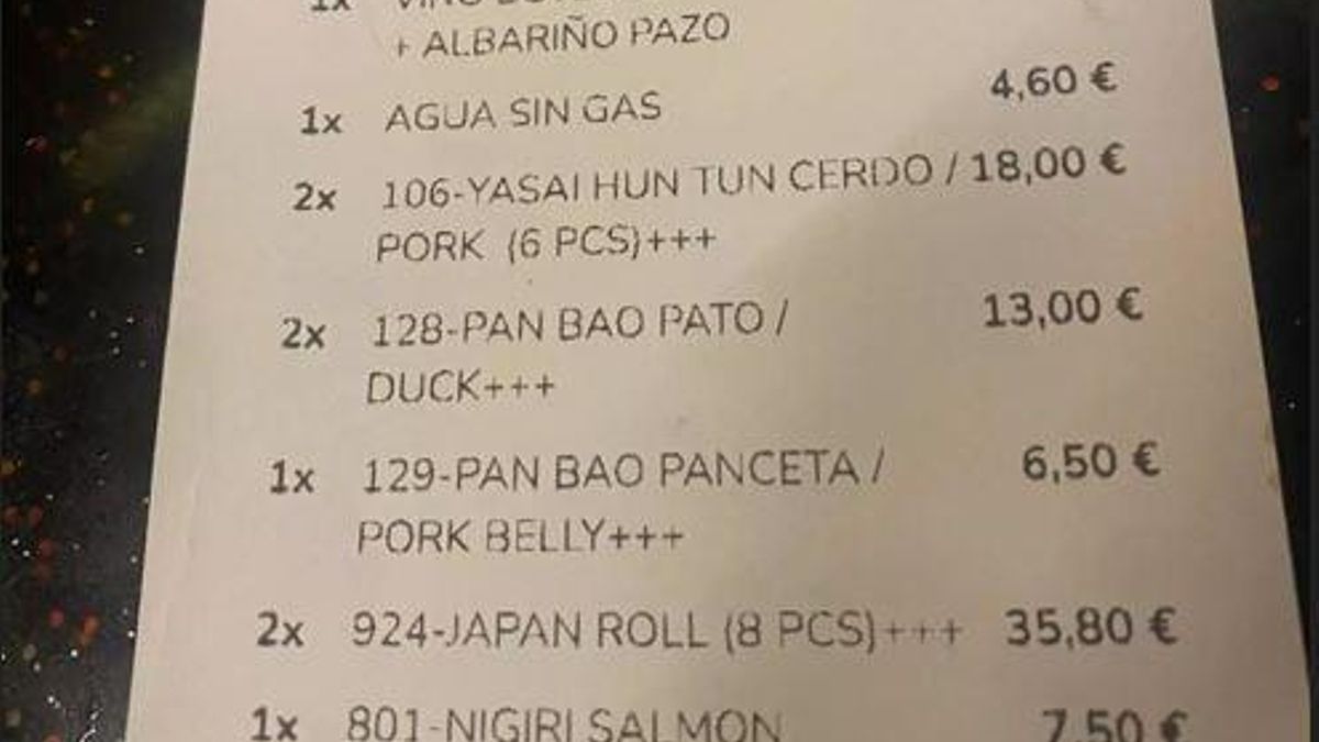 Controversy over charging for a purse hanger in an Ibiza restaurant