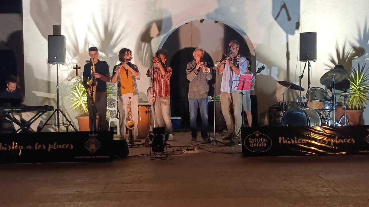 Tuesday nights sound of live jazz at El Pilar de la Mola