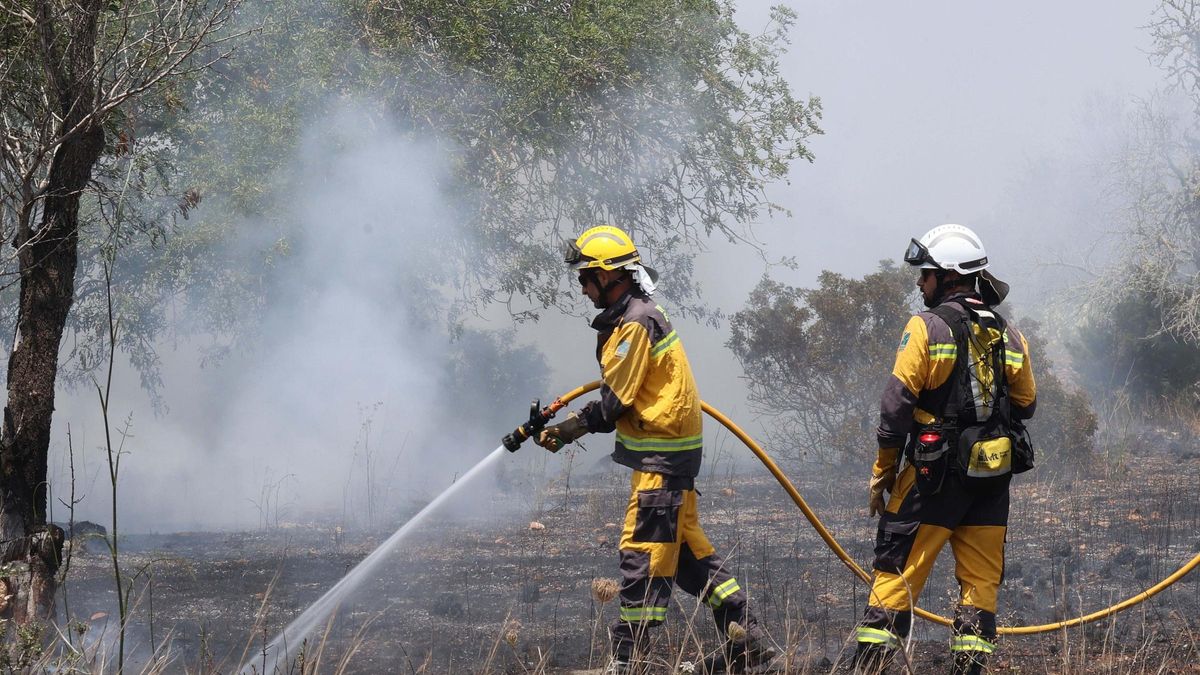 Fire alarm at the access traffic circle to a discotheque at rush hour on the Sant Antoni highway