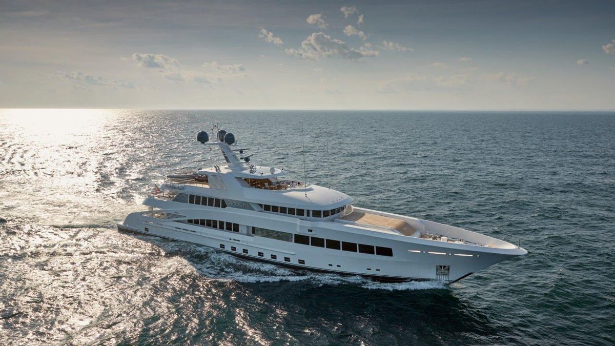 “It has the spirit of a Ferrari on the water”: this is what the superyacht in Ibiza looks like