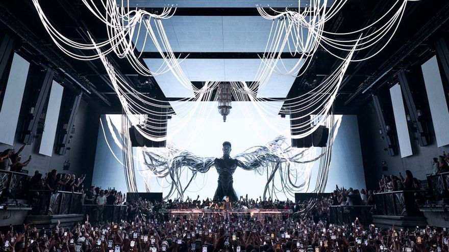 The island bids farewell to the season with party marathons and unique posters