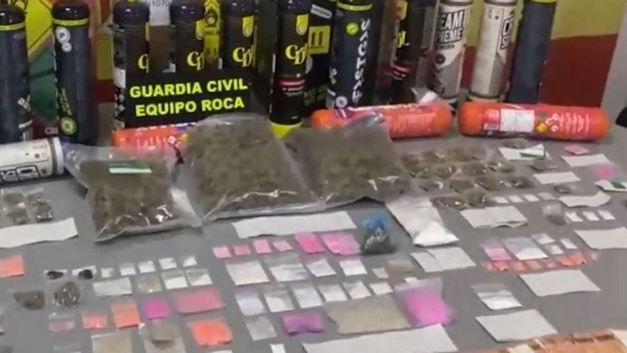 Blow to drug trafficking in Ibiza: 21 arrested with an arsenal of drugs and stolen goods in Sant Antoni