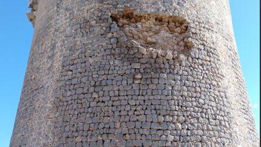 Ses Portes tower loses part of its façade after the rains