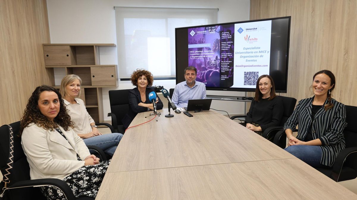 The School of Hotel Management of Ibiza launches a course where companies are vying for students