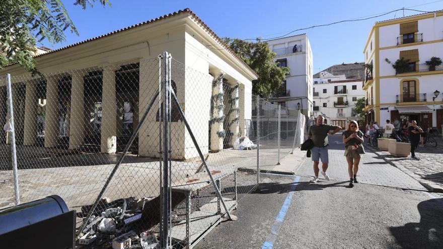 The stoppage of the works of the Mercat Vell of Ibiza despairs the merchants