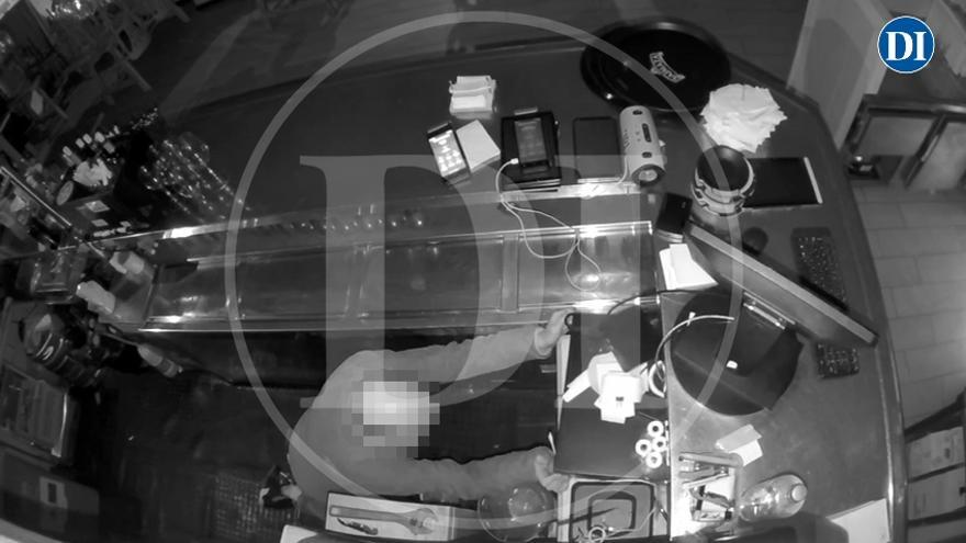 https://living.diariodeibiza.es/news/ibiza/thief-robbed-bar-sant-antoni/