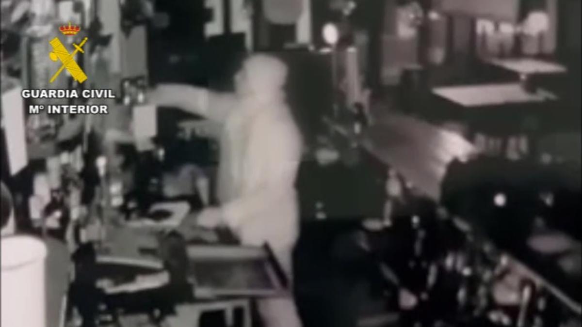 3 people arrested for nighttime robberies in establishments in Sant Antoni