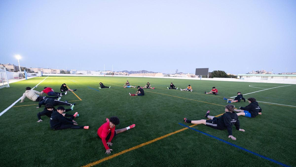 Historic day for Ibiza football and rugby: Estadi Municipal de Es Putxet hosts its first training session