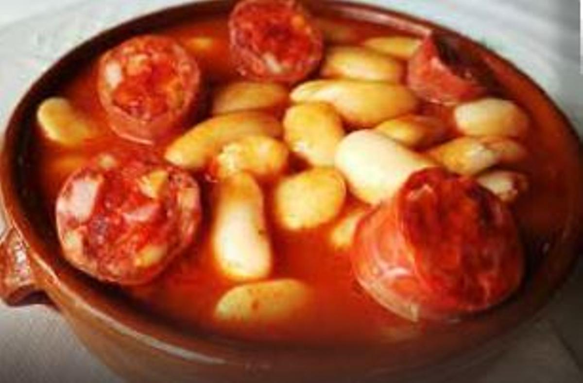 Judiones estofados con morcilla y chorizo de jabalí de El Cigarral