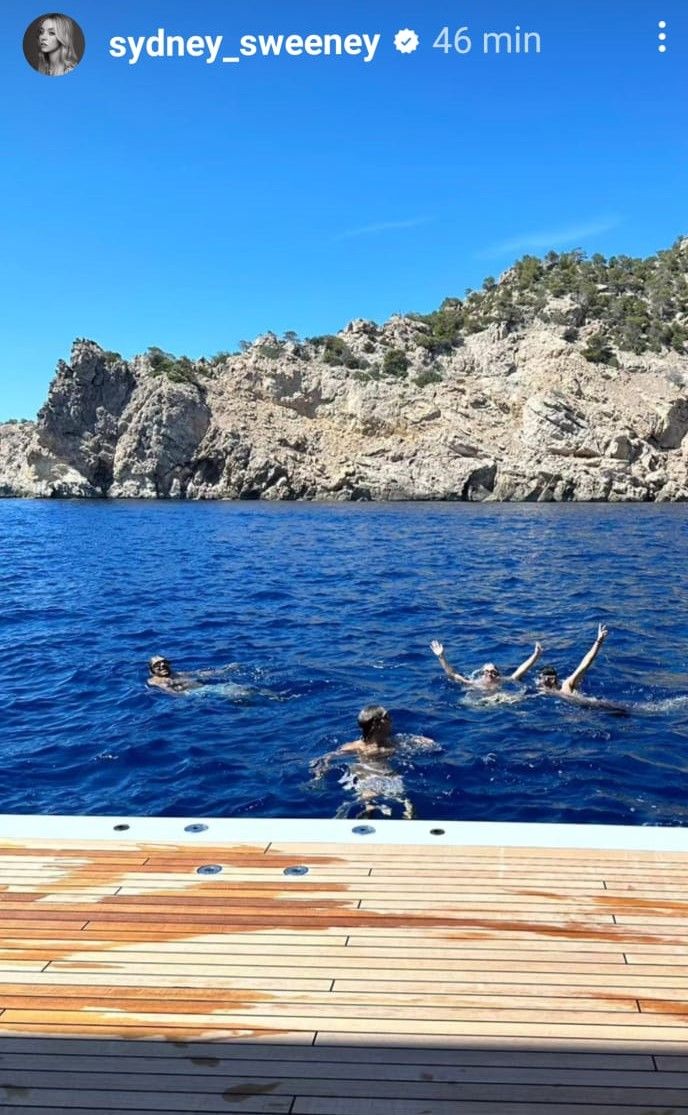 The actress enjoys the Mediterranean with several friends