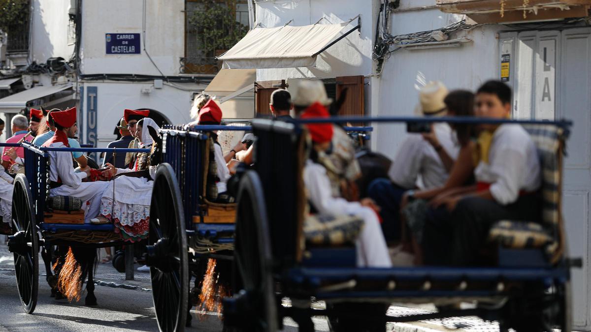 Desfile de carros por la Marina, en las Festes de la Terra del año pasado.