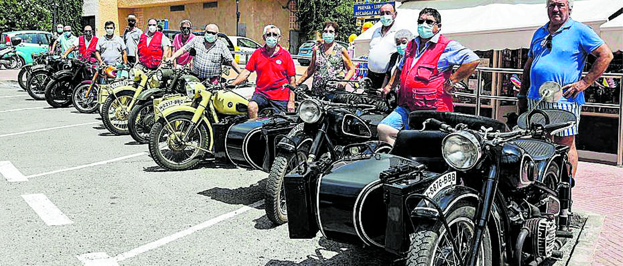 Music, drive-in cinema and classic motorbikes during the fiestas of Cala Llonga