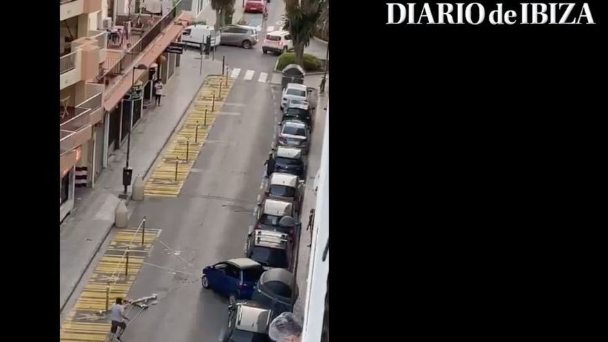 Reckless driving in Ibiza: crashes vehicle, tests positive for alcohol and detained by other citizens