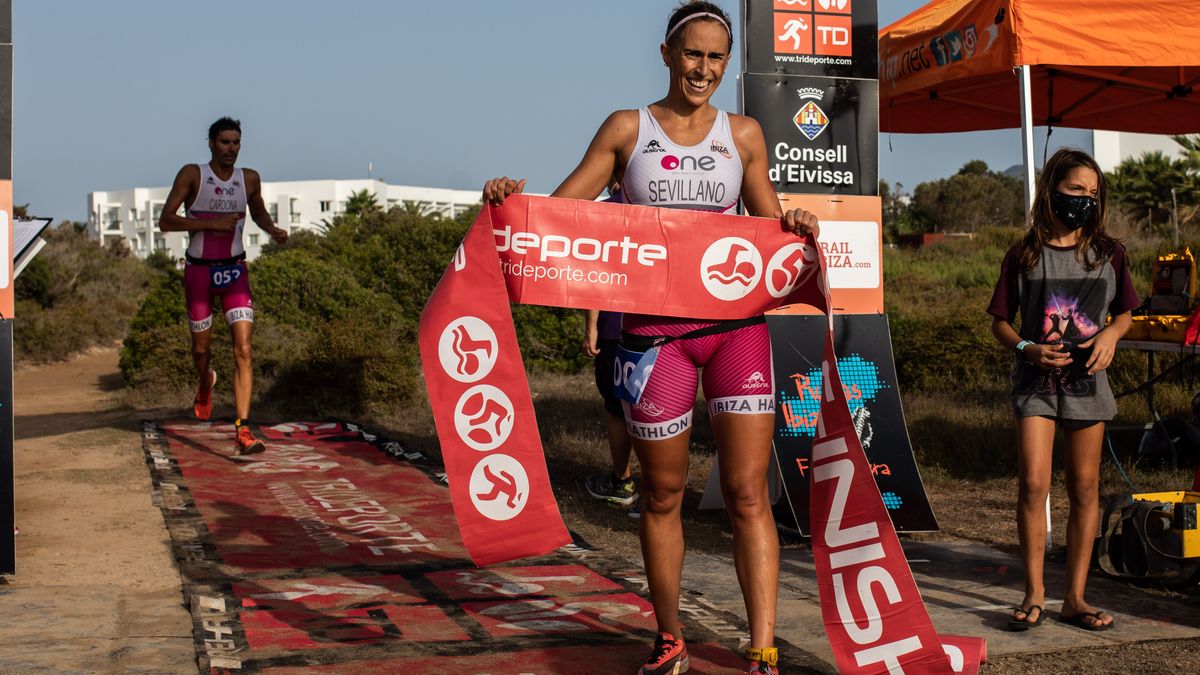 José Alix and Susana Sevillano, winners of Aquathlon 'Playa d'en Bossa' 2021