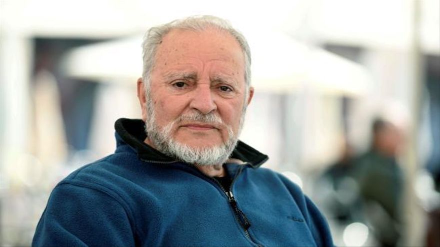 Esquerra Unida presents 'Vivo como hablo', the book by Julio Anguita, on Ibiza