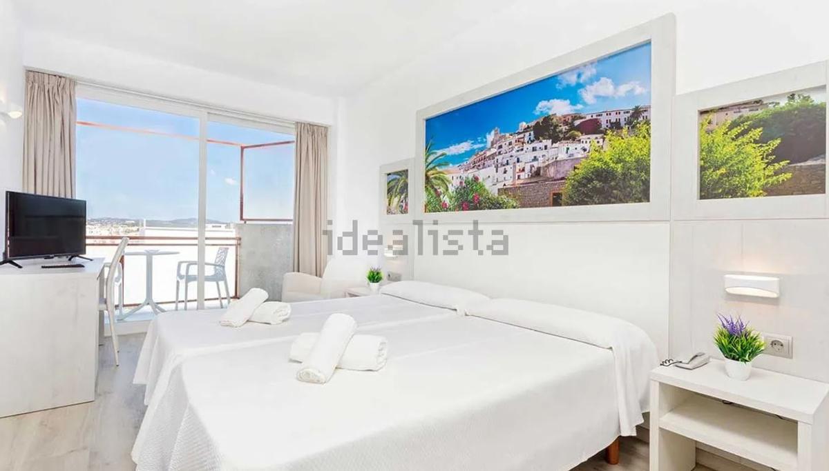 Una habitación del hostal en venta.