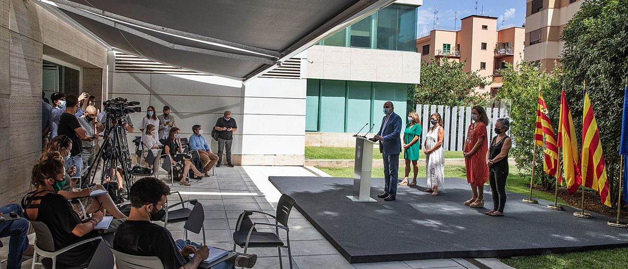 Armengol demands more funds in Ibiza from Madrid to address "overpopulation"