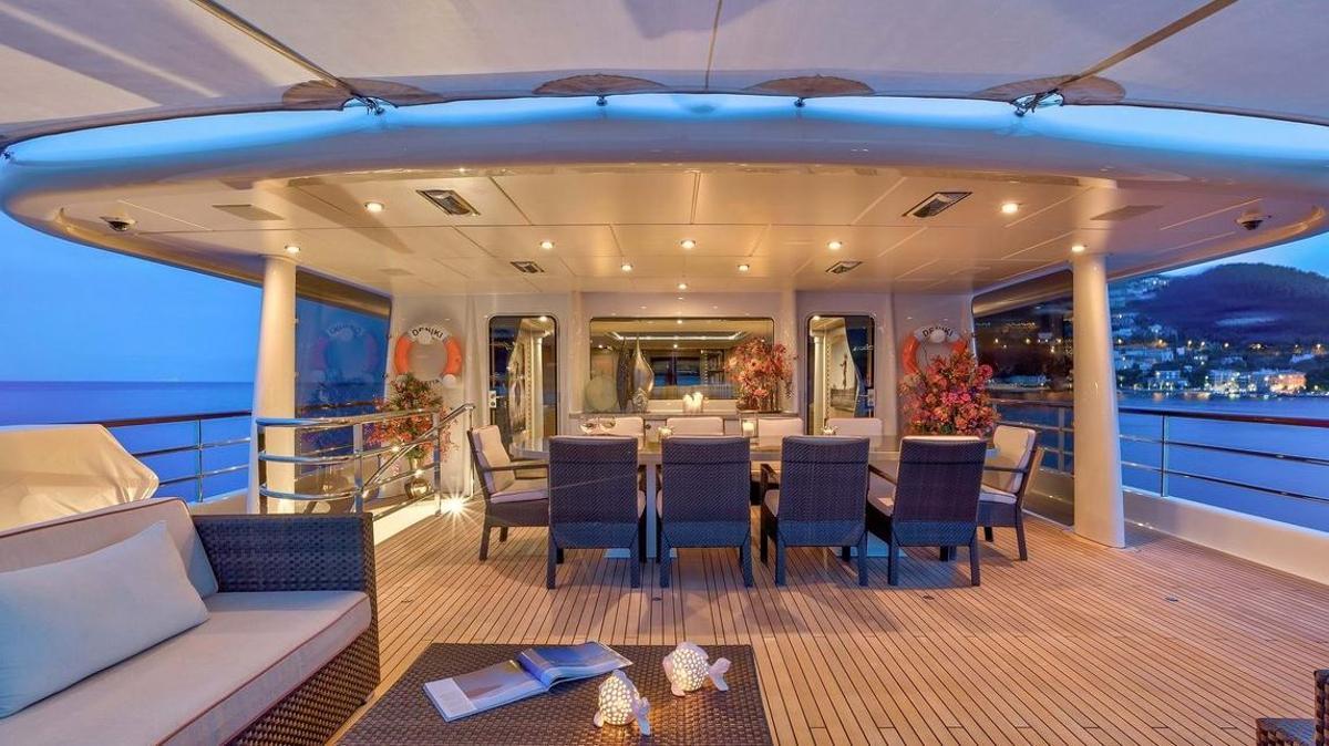 'Deniki' outdoor dining room