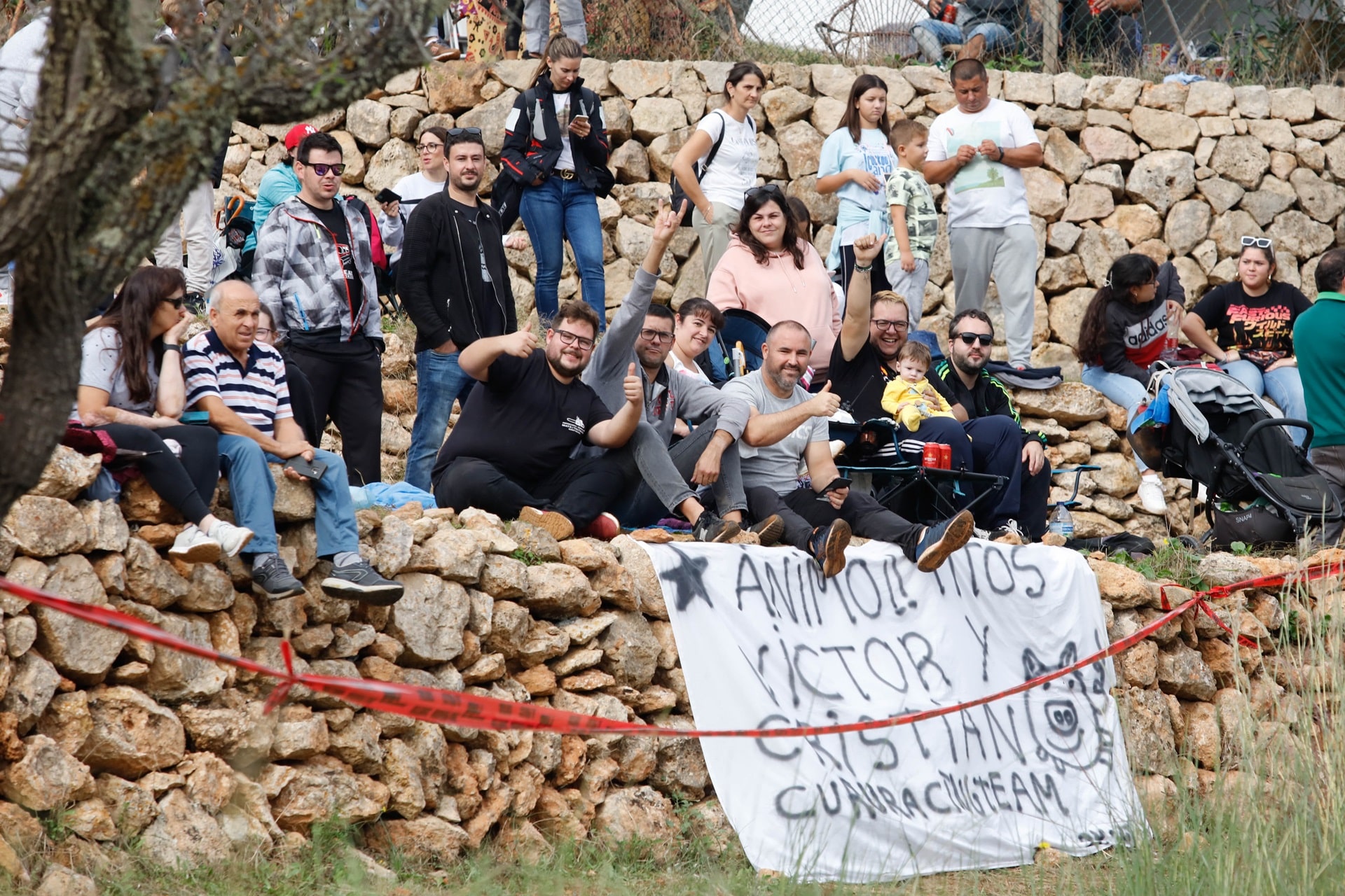 Raúl Ferré flies in sa Cala