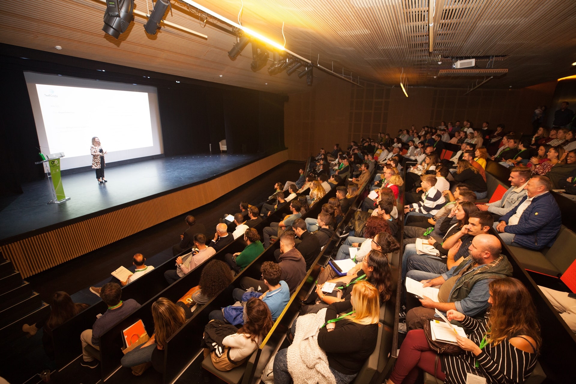 The seventh Ingenión Entrepreneurs Forum begins with a discussion about women's leadership
