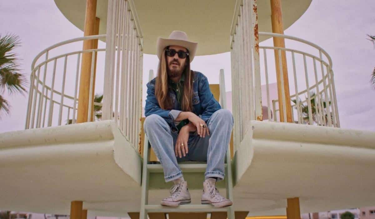 Carlos Sadness in a frame of the videoclip filmed in Eivissa. | CS