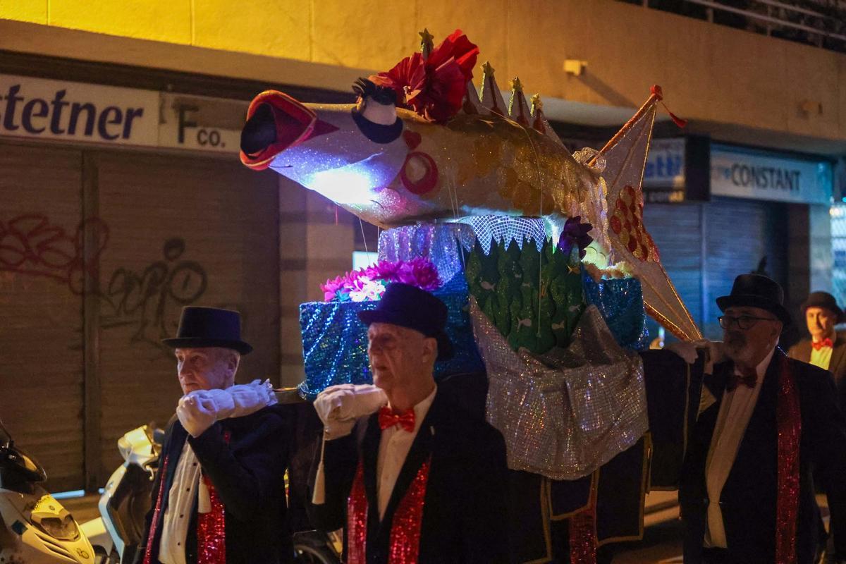 El entierro de la sardina culmina el Carnaval de Ibiza