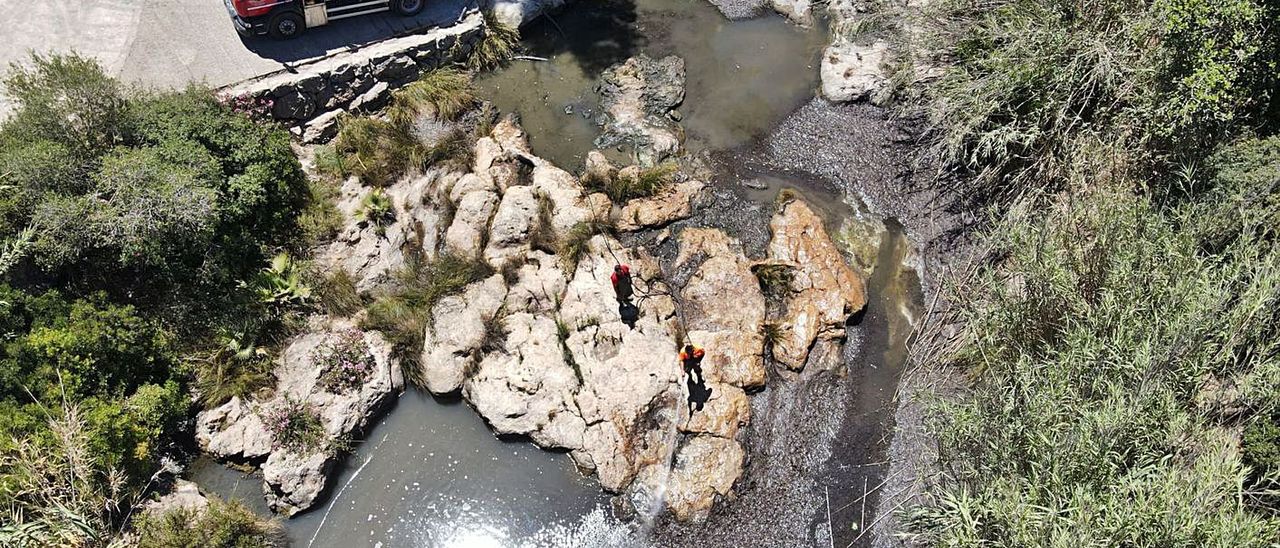 Santa Eulària carries out the fourth clean-up of sa Font d'en Lluna in a year