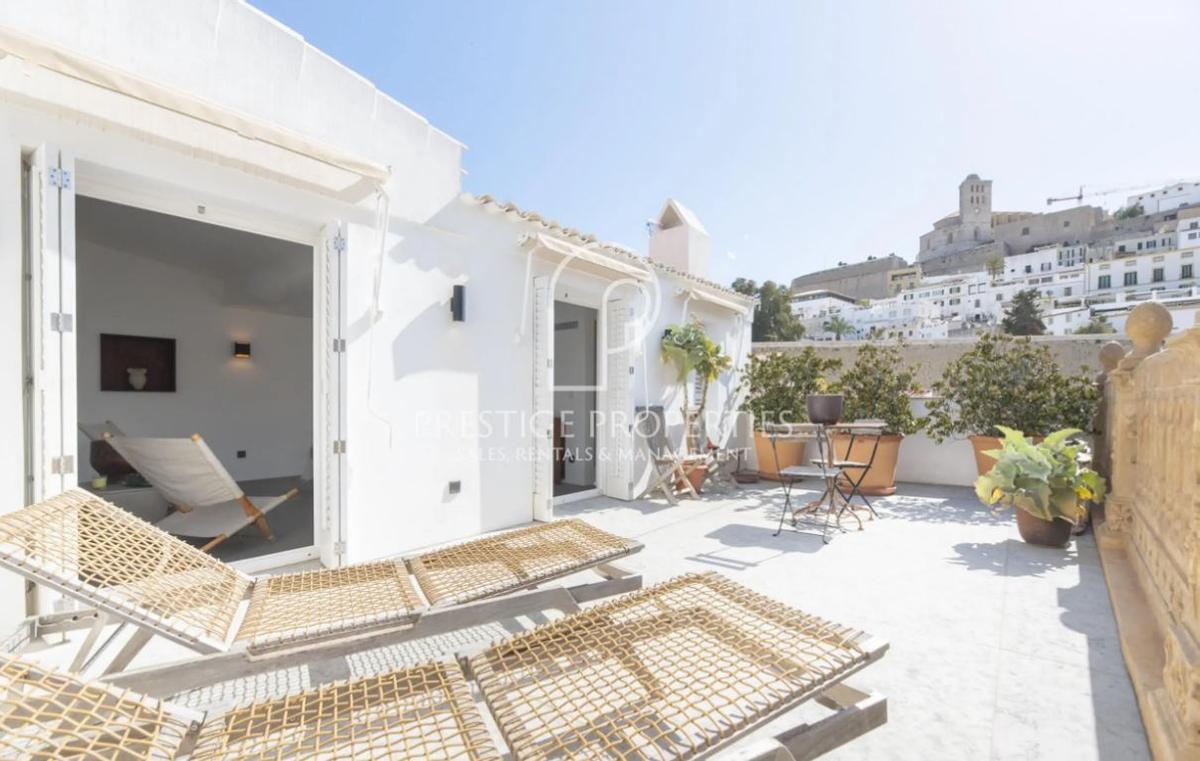 La terraza con vistas a Dalt Vila