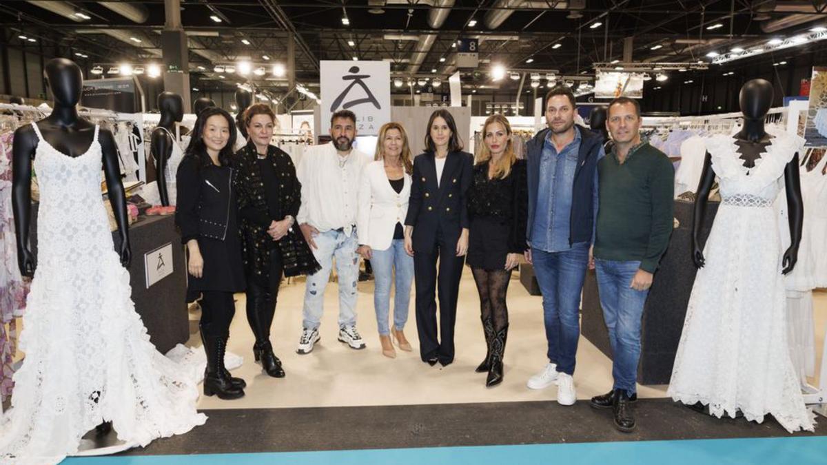Maria Fajarnés con los diseñadores. | ADLIB IBIZA