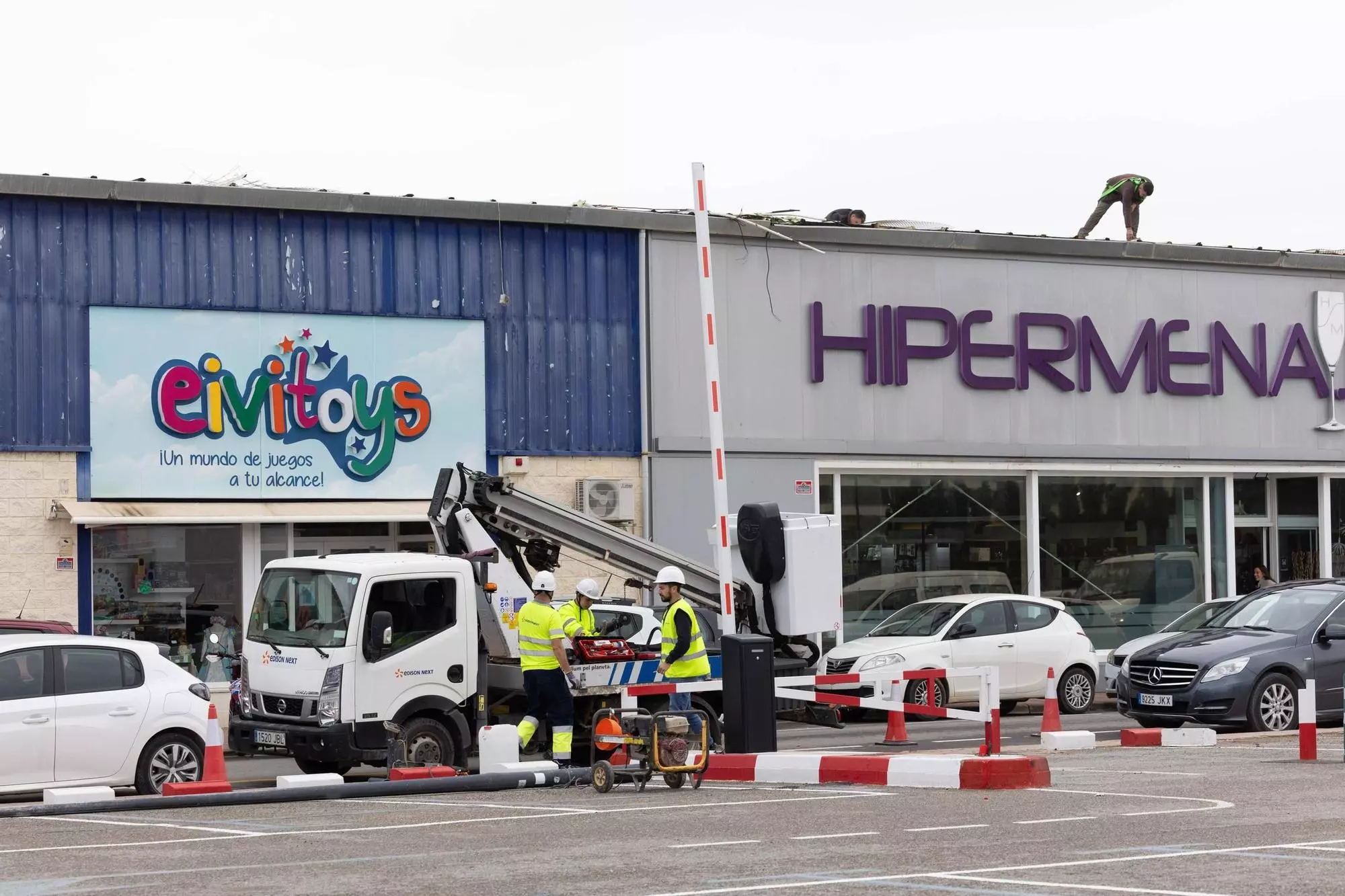 All shops in the Eurocentro industrial estate affected by the storm in Ibiza reopen: "We didn’t expect to reopen so soon"