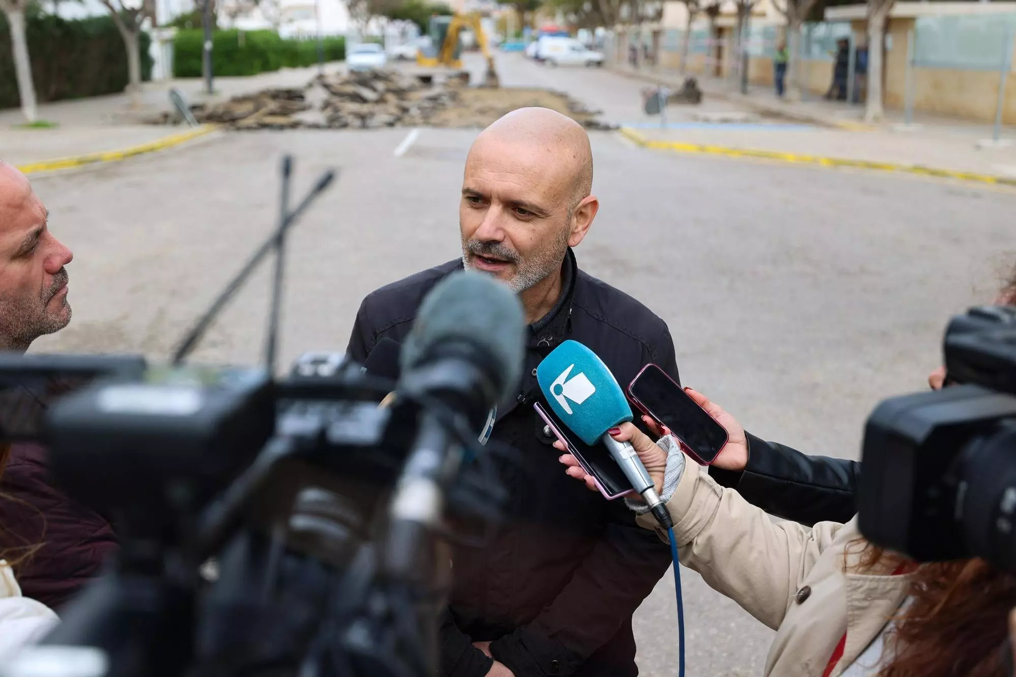 The Councillor for the Environment, Jordi Grivé, speaks to the press about the storm tank construction works.