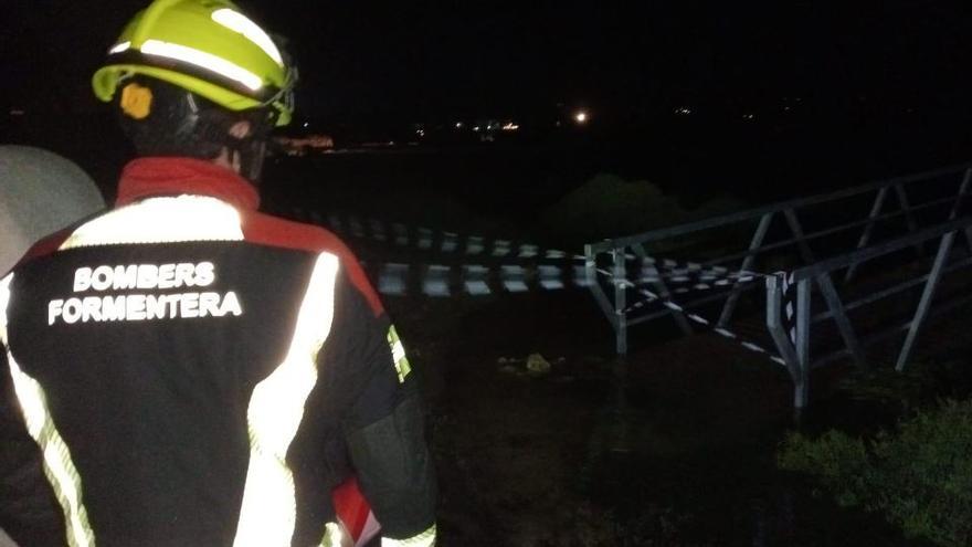 Los bomberos trabajaron para minimizar daños