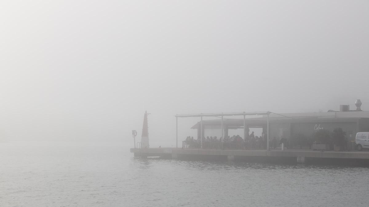 Niebla en el puerto de Ibiza en una imagen de archivo
